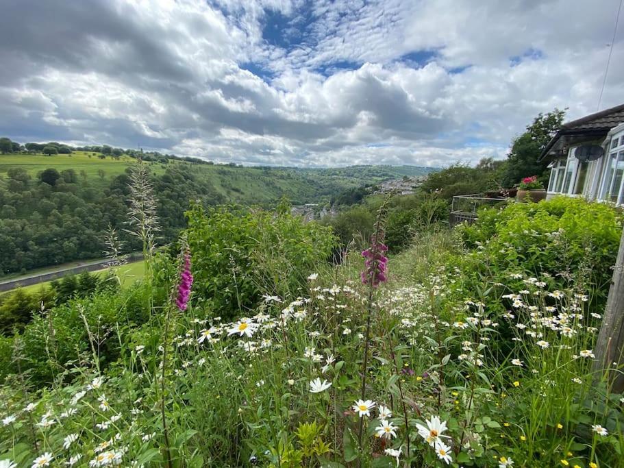 The Crest Hillside Retreat With Hot Tub Villa Abertillery Exterior foto